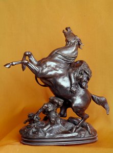 狮子攻马 安托万-路易-巴耶（1795-1875）的青铜雕塑 19世纪。巴黎，卢浮宫博物馆