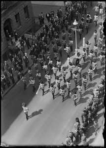被授予维多利亚十字勋章的军人的葬礼队伍，伦敦，1930年代初。 作者 查尔斯·威廉·普里克特