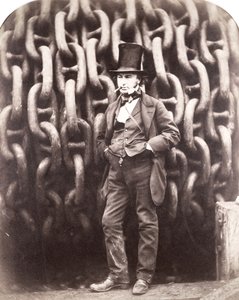 Isambard Kingdom Brunel，站在1857年“大东方”的发射链前