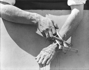 1929年木偶操纵者的手
